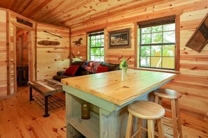 TV - God's Country Cabins | 4 Cabins | Great for Groups (Fredericksburg)