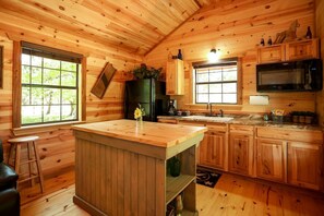 Full-size fridge, microwave, oven, coffee/tea maker - God's Country Cabins | 4 Cabins | Great for Groups (Fredericksburg)
