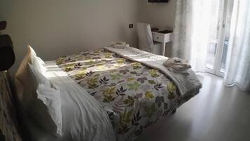 Coffres-forts dans les chambres, bureau, rideaux occultants