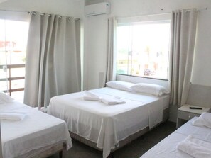 9 bedrooms, WiFi - Summerhouse with 10 suites  (Foguete)