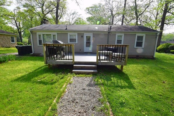 Terrace/patio - 2 blocks to ND! 4 bedroom 2 bath home(1217) (South Bend)