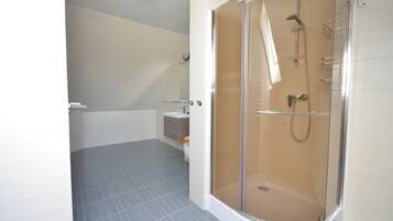 Penthouse, 2 Bedrooms | Bilik Mandi | Pancuran mandi, pengering rambut, tuala disediakan, sabun