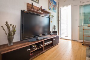 Grand Apartment | Television