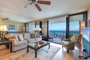 TV - Kahana Reef 419  Charming Oceanfront unit (Lahaina)
