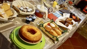 Desayuno continental diario (EUR 11 por persona)