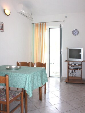 Apartment, 2 Bedrooms (Green) | In-room dining - Apartment VIZ (Pag)