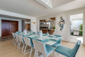 Herdplatte, Geschirrspüler, Kochgeschirr/Geschirr/Besteck