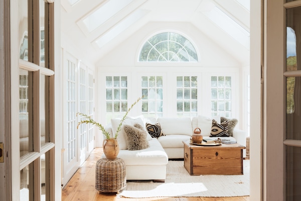 TV, caminetto, libri, impianto stereo