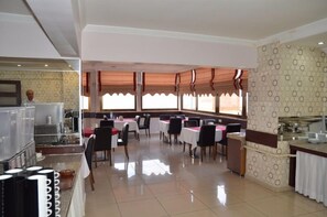 Sudah termasuk sarapan prasmanan setiap hari
