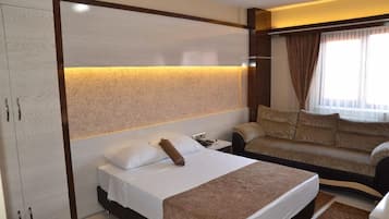Habitación estándar con 1 cama doble o 2 individuales | Minibar, escritorio, sistema de insonorización y wifi gratis