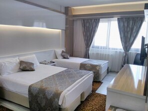 Kamar Keluarga | 1 kamar tidur, minibar, meja kerja, dan kedap suara