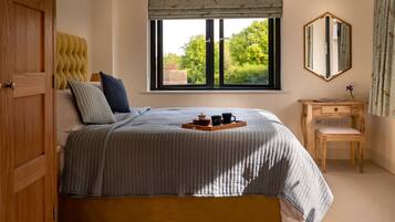 Casa, 6 quartos | 6 quartos, cortinas blackout, ferros/tábuas de passar roupa