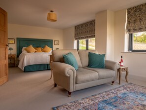 House, 6 Bedrooms | 6 bedrooms, blackout drapes, iron/ironing board, free WiFi - Woodchester Valley House (Stroud)