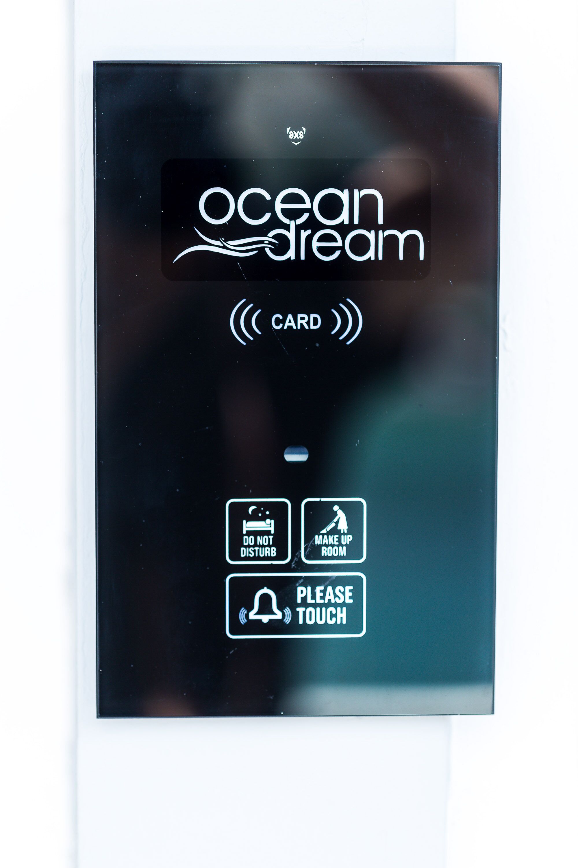 A card reader interface for 'ocean dream' with icons indicating 'do not disturb,' 'make up room,' and 'please touch' options.