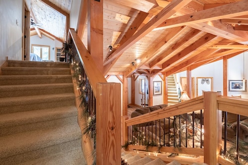 Spring Haven Home: Gorgeous, Dog Friendly