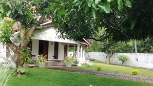 Family House | Garden view - Birds singing garden home (Negombo)