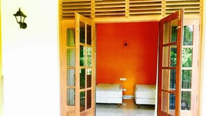 4 bedrooms, iron/ironing board (on request) - Birds singing garden home (Negombo)