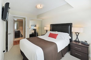 1 bedroom, desk, iron/ironing board, WiFi