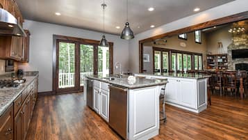 House, Multiple Beds, Hot Tub | Private kitchen | Fridge, microwave, stovetop, dishwasher