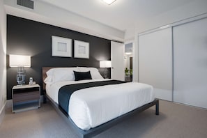 1 bedroom, iron/ironing board, WiFi, bed sheets - 1 Bedroom/1 Bathroom Suite (Toronto)