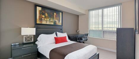 2 bedrooms, desk, iron/ironing board, WiFi