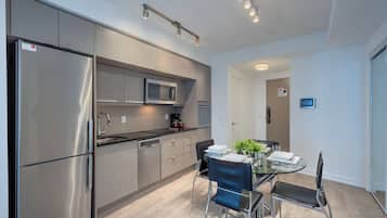 Coffee/tea maker, fridge, microwave, oven