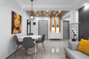 Departamento, 1 habitación | Área de sala de estar | Televisión de pantalla plana 