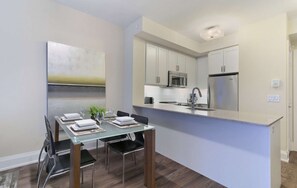 Dining - 1 Bedroom/1 Bathroom Suite (Toronto)