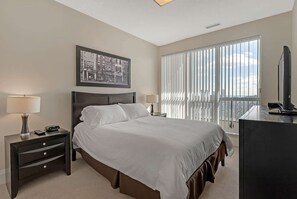 2 bedrooms, desk, iron/ironing board, WiFi