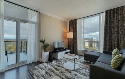 2 Bedroom/2 Bathroom Suite
