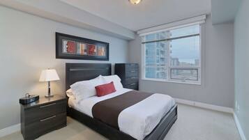 2 bedrooms, desk, iron/ironing board, WiFi