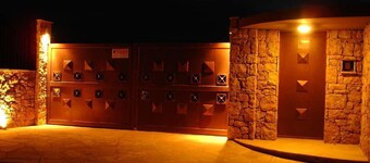 イオス ラグジュアリー ヴィラ ニリエ ホスピタリティ MGMT