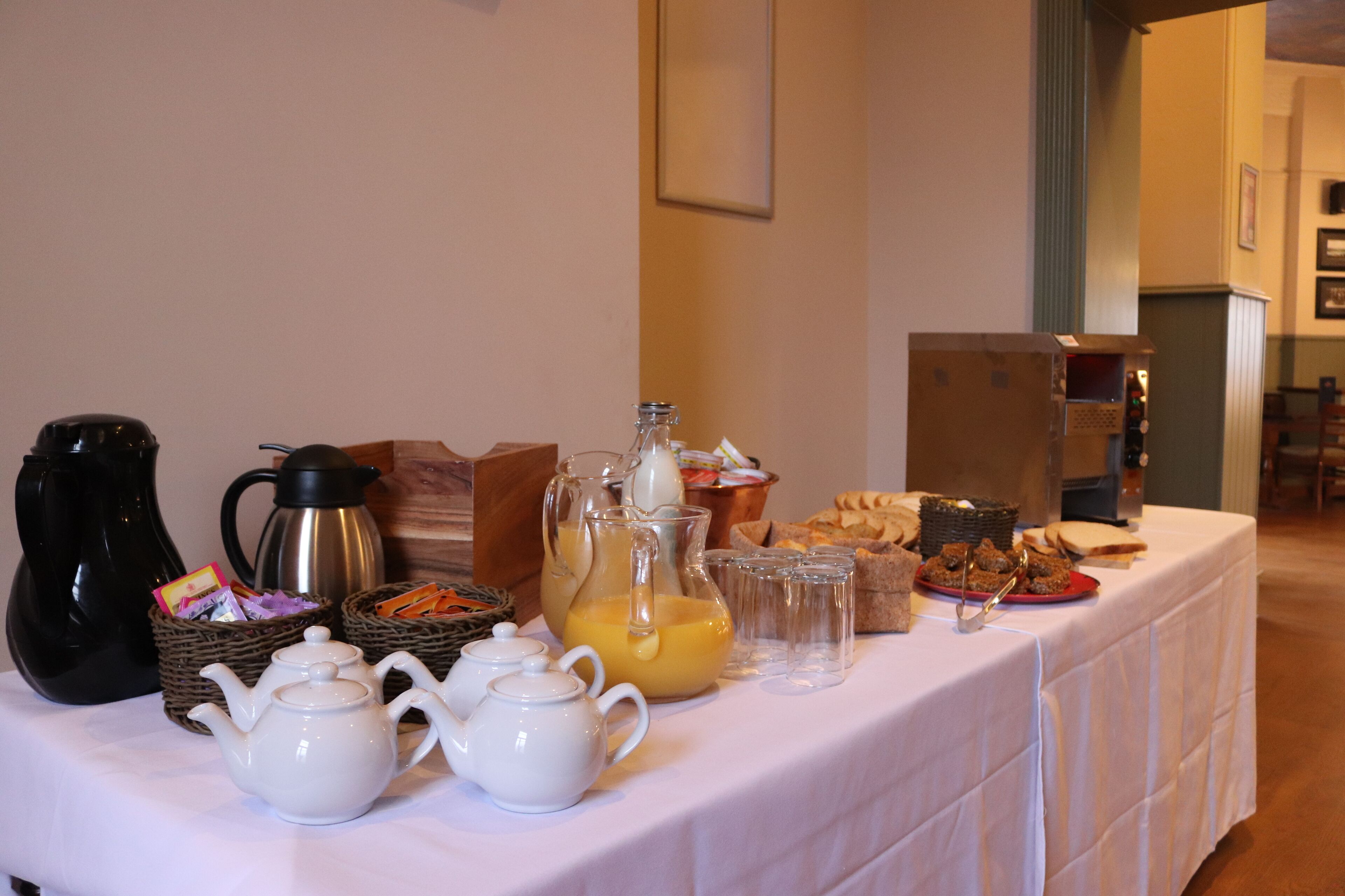 daily english breakfast (gbp 9.95 per person)