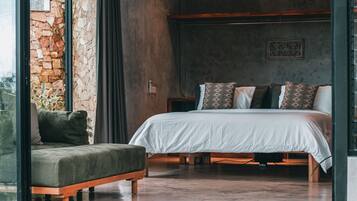 3 bedrooms, in-room safe, iron/ironing board, travel crib