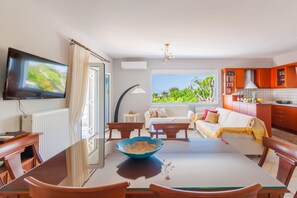 Villa | Wohnbereich | 42-Zoll-Flachbildfernseher mit Satellitenempfang, Fernseher
