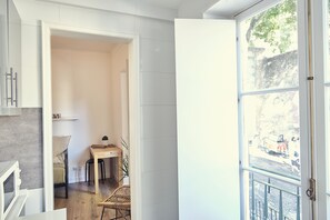 Interior - Conqvistador apartment Balcony 3 (Lisboa)