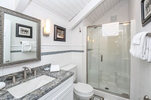 House, Multiple Beds, Fireplace | Bathroom - Life is Good Today (Oakland)