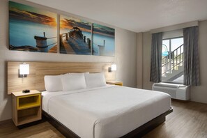 基本客房, 1 張特大雙人床, 無障礙, 非吸煙房 (Mobility) | 低過敏寢具、獨特裝潢、布置獨特、筆電工作空間