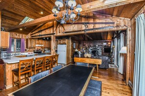 House, Multiple Beds, Fireplace | Private kitchen | Fridge, microwave, stovetop, dishwasher - El Dorado (Oakland)