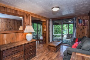 Huis, meerdere bedden, open haard | Woonkamer | Een open haard