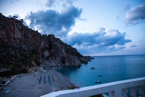 Näkymä rannalle/valtamerelle