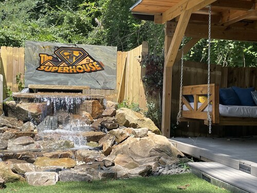 Sleeps 16, 7BR, 9 Beds, Pool & Hot Tub, Game Activities, 5 Miles to Airport