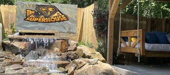 Sleeps 16, 7BR, 9 Beds, Pool & Hot Tub, Game Activities, 5 Miles to Airport