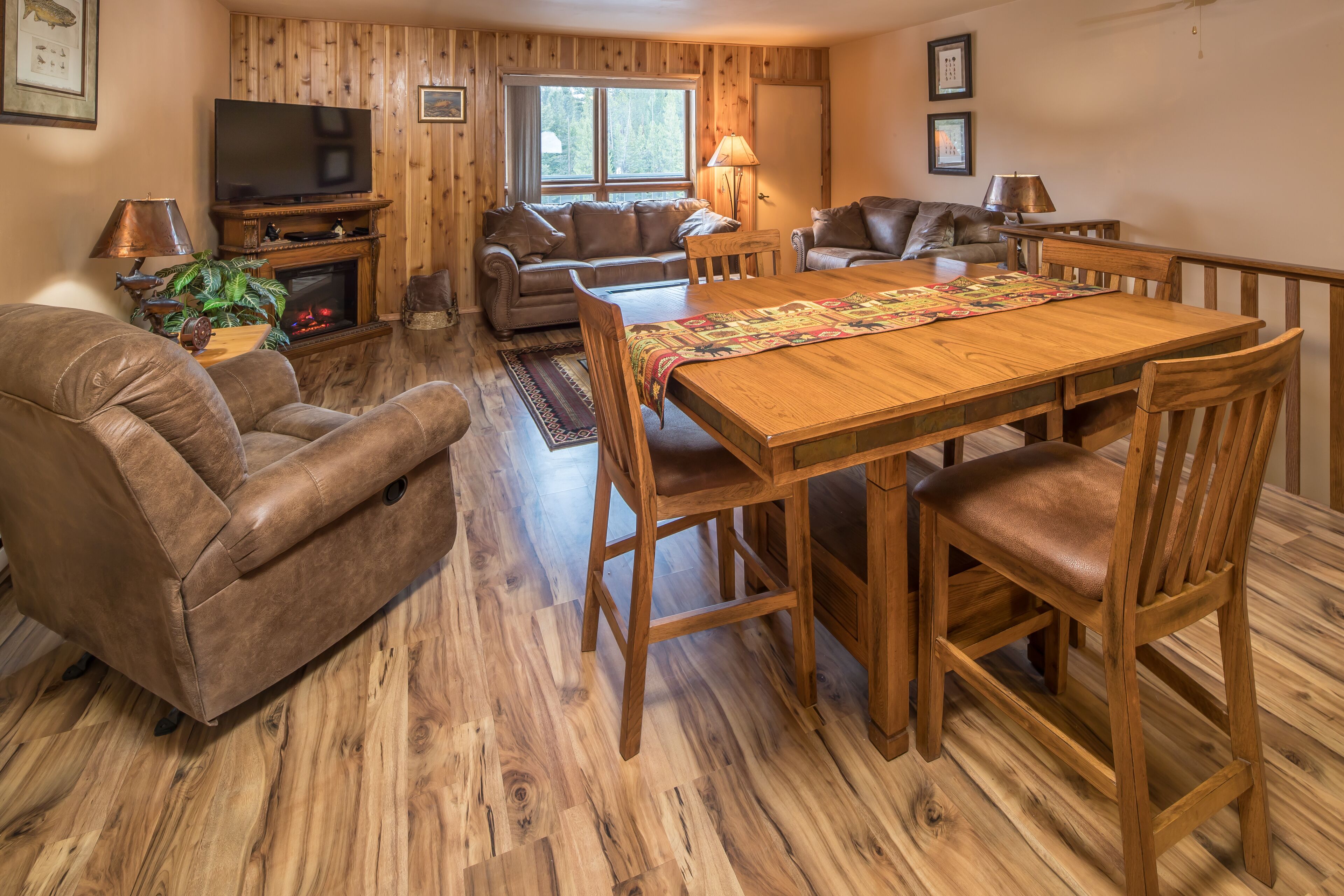 Televisión de pantalla plana, chimenea