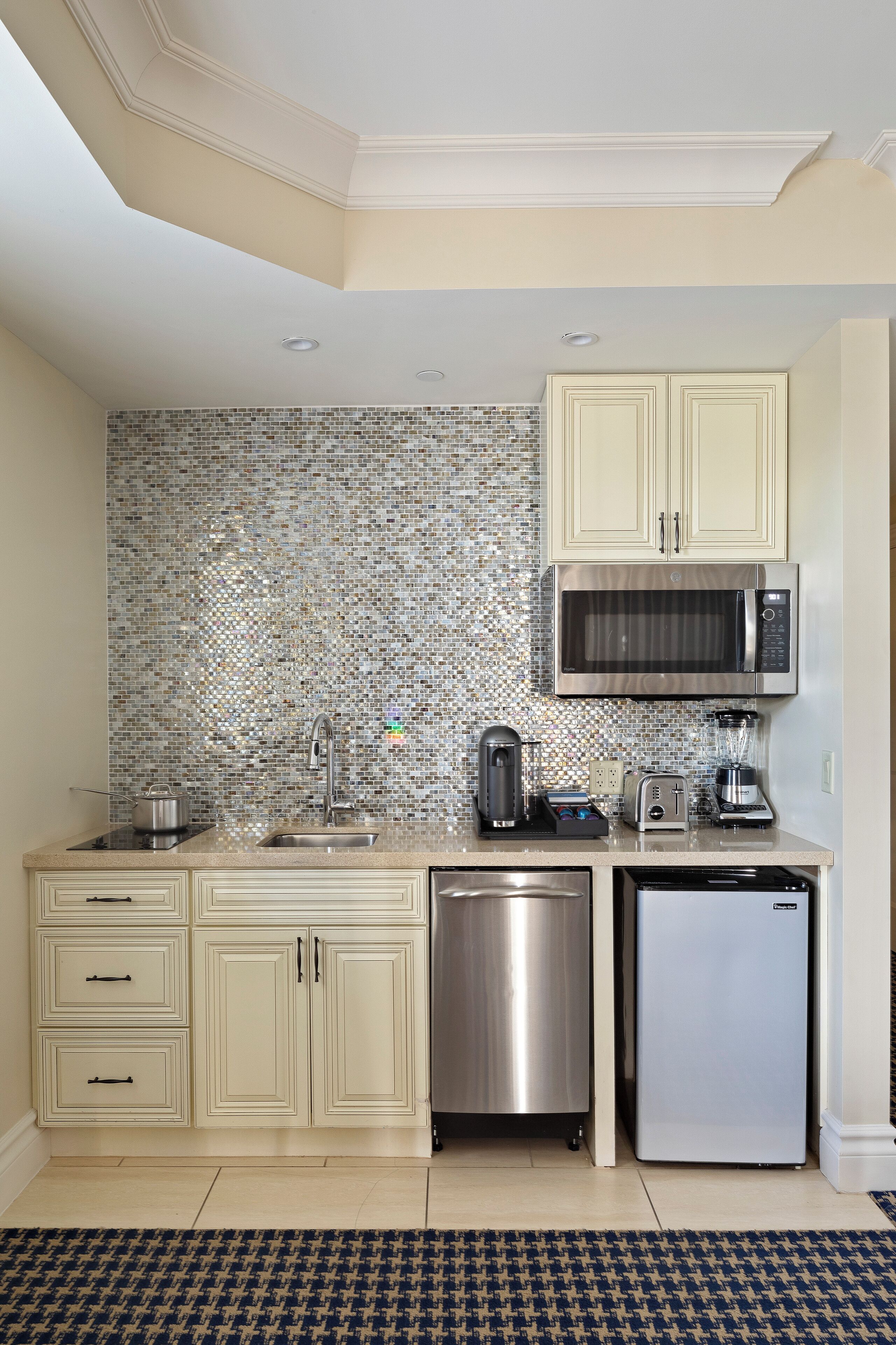 villa, 1 king bed with sofa bed, pool view (studio) | private kitchen | coffee/tea maker