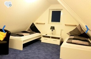 2 chambres, fer et planche à repasser, Wi-Fi, draps fournis