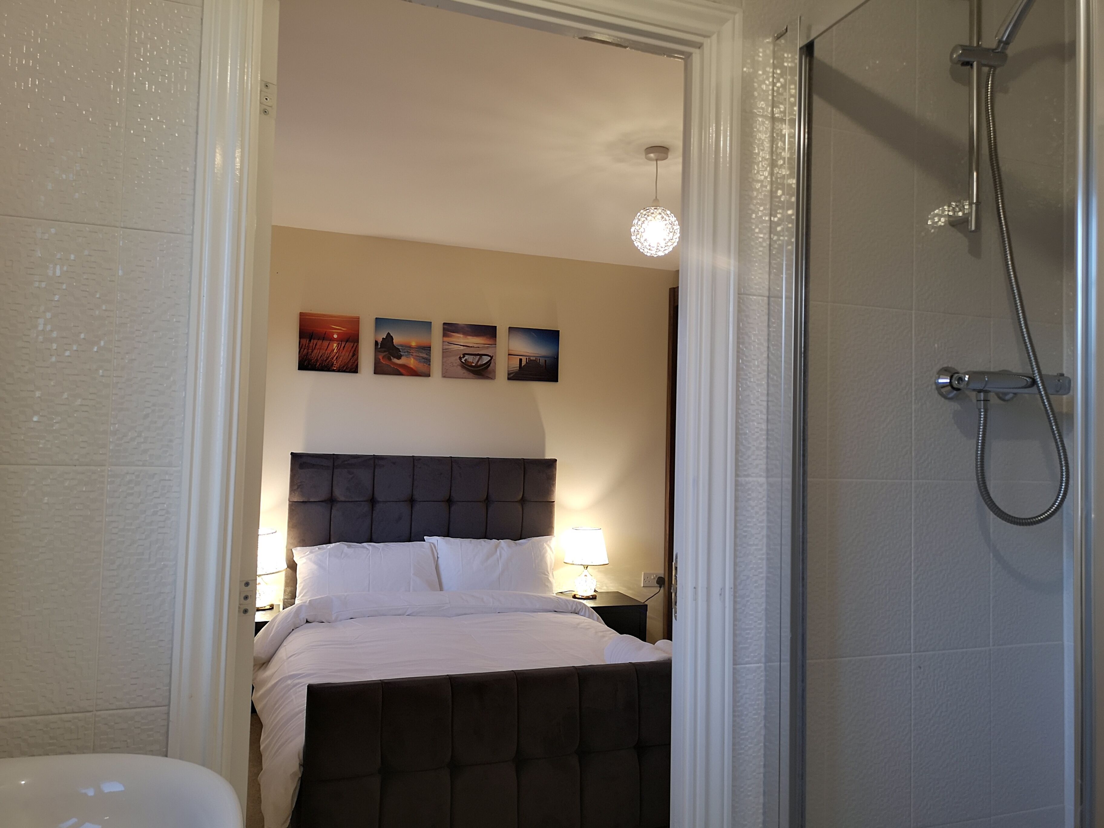 4 slaapkamers, een strijkplank/strijkijzer, wifi, beddengoed