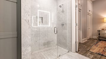 Ensemble baignoire-douche