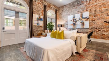 2 bedrooms, travel crib, free WiFi, wheelchair access