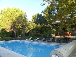 Outdoor pool - Provencal house ten minutes walk from Lourmarin at the foot of the Luberon (Lourmarin)
